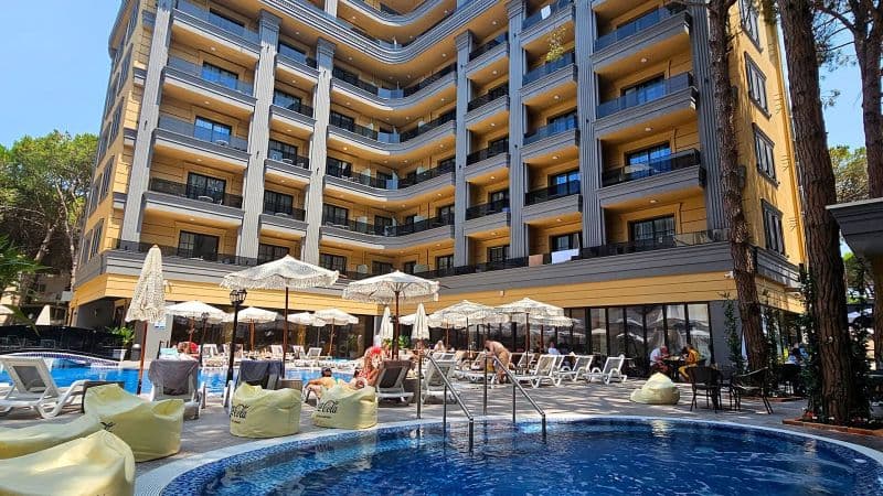 Słoneczna Albania: Luksusowy 7-dniowy relaks w Fafa Sun 🇦🇱☀️