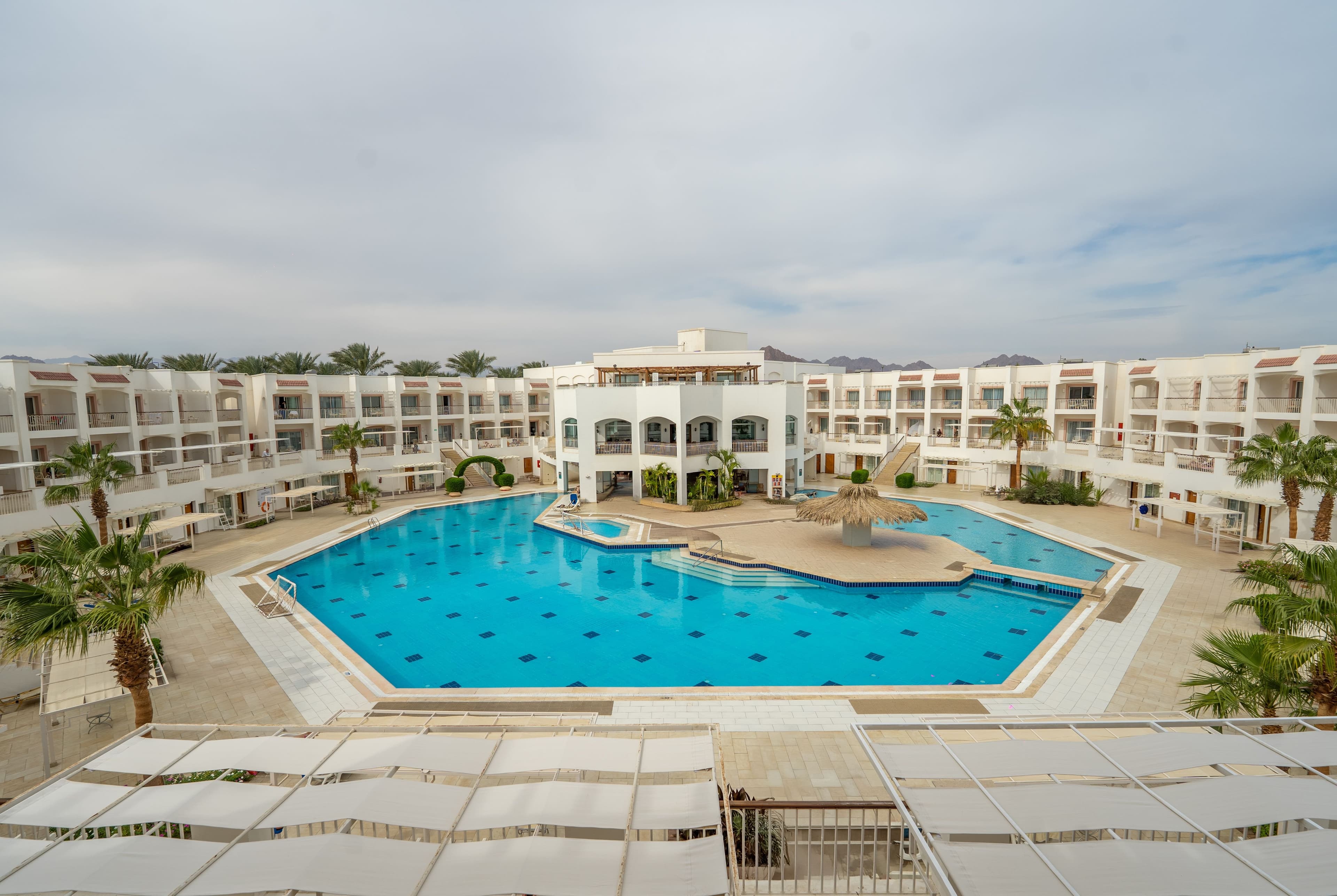 Krótki Wypad do Sharm el Sheikh: 4 Dni w Jaz Neo Sharks Bay 🇪🇬🏖️