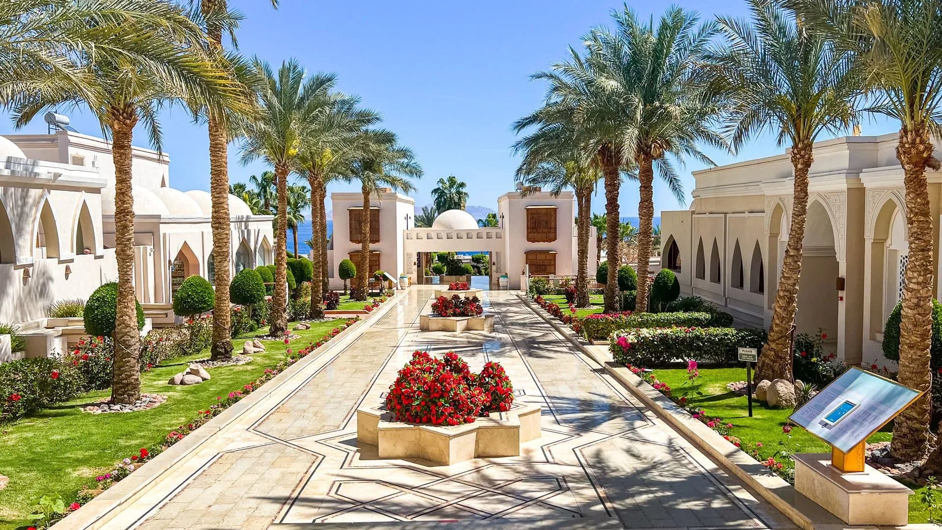 Krótki Wypad do Sharm el Sheikh: 4 Dni w Club Reef Resort 🇪🇬