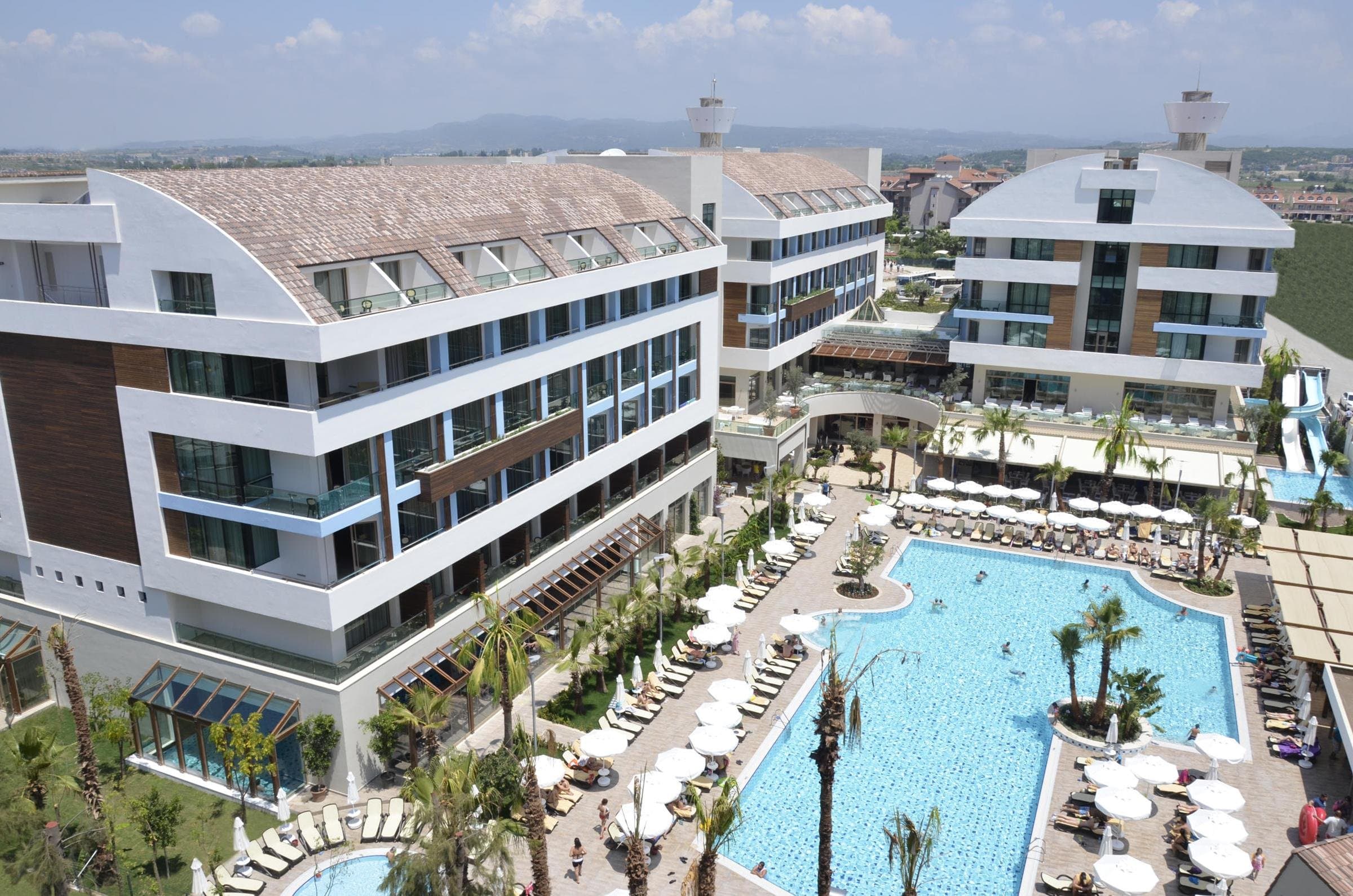 Krótki Wypad do Antalyi: 4 Dni w Port Side Resort 🇹🇷