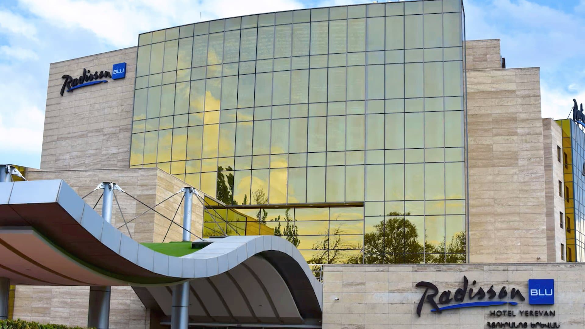 Erywań: 4 Dni Luksusu w 5-gwiazdkowym Radisson Blu 🇦🇲✨
