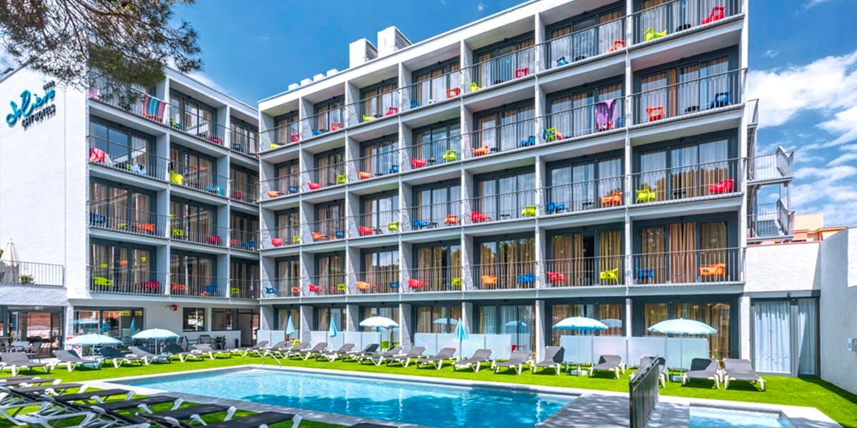 Krótki Wypad na Costa Brava: 4 Dni w Hotelu GHT Sa Riera 🇪🇸🏖️