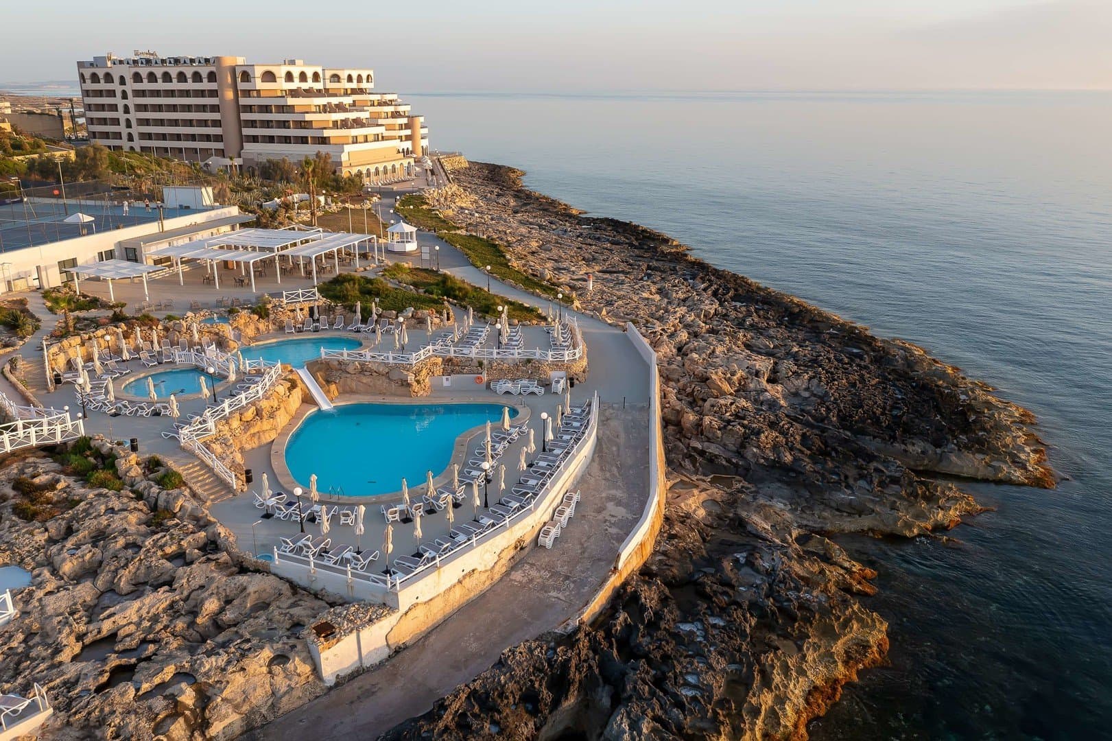 Krótki Wypad na Maltę: 4 Dni w 5★ Radisson Blu 🇲🇹