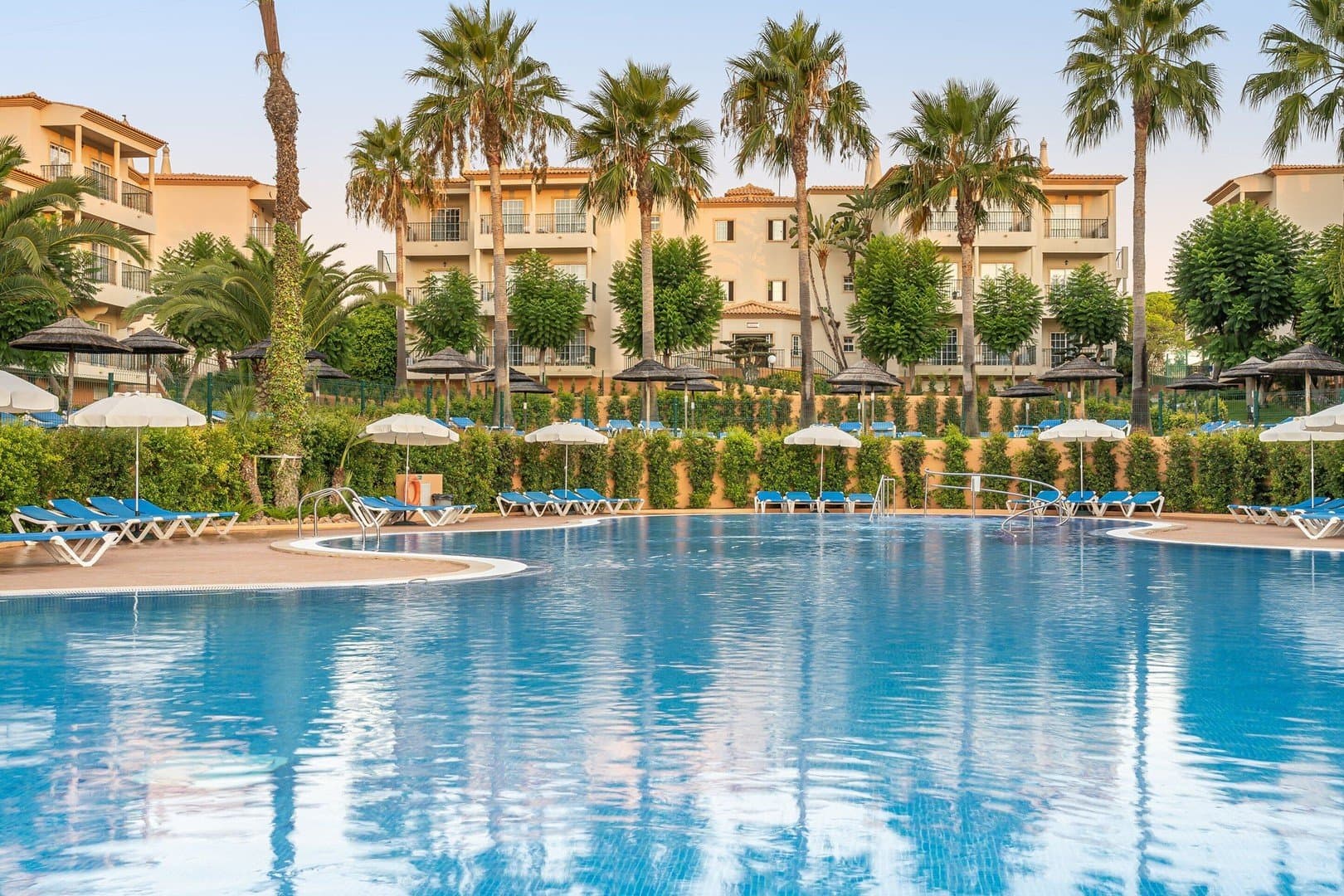Szybki Reset w Algarve: 4 Dni All Inclusive z Katowic! 🇵🇹☀️