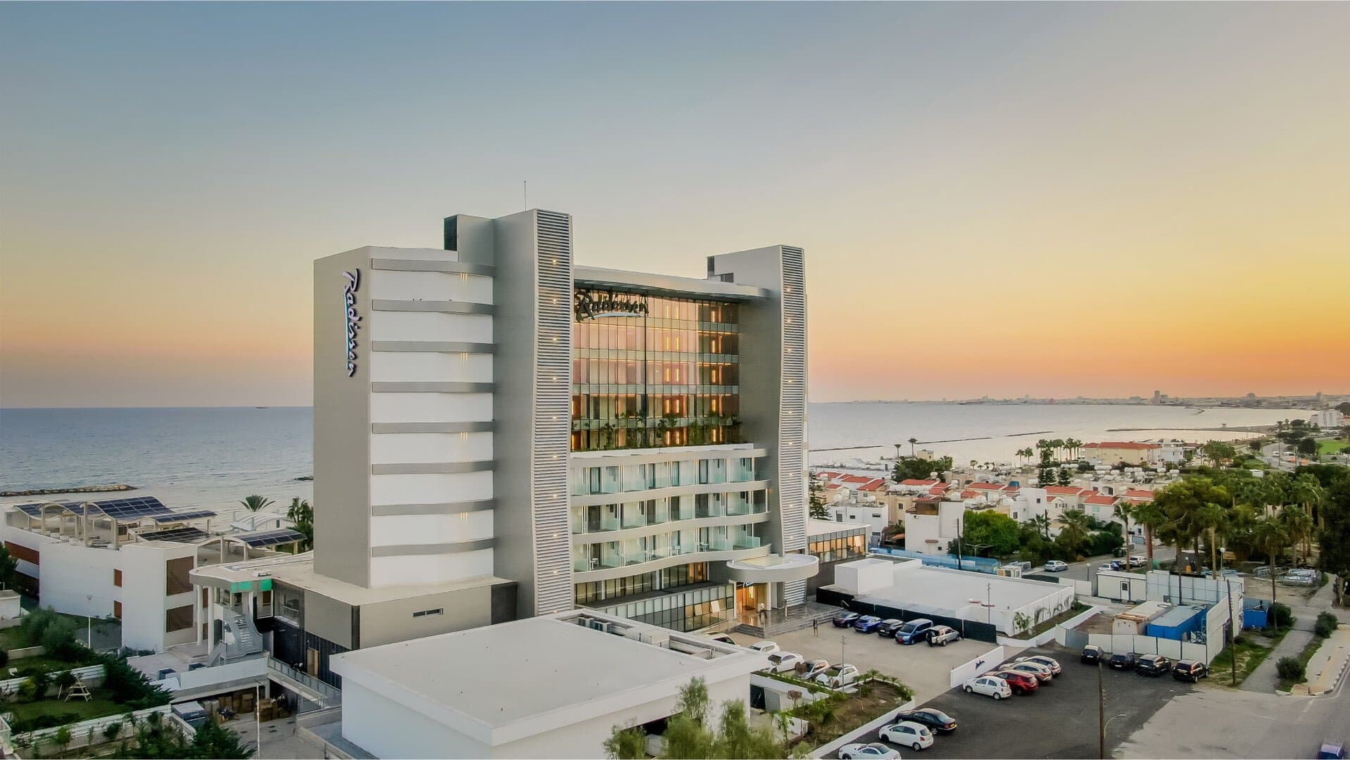 Cypr: 4 Dni W Radisson Beach Resort Larnaca 🇨🇾🏨