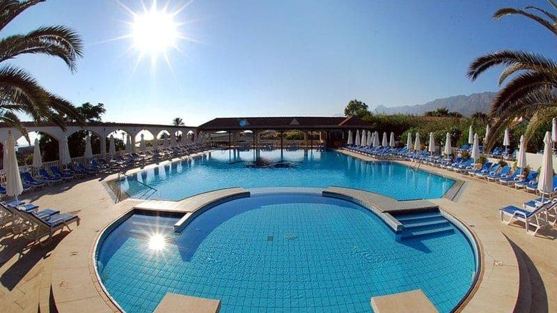 🏖️ Poczujcie Magię Cypru 🇨🇾: 7 Dni, Śniadania, Loty
