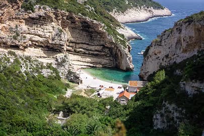 🌞 7 Najpiękniejszych Plaż Chorwacji, Które Pokochacie! 🏖️🇭🇷
