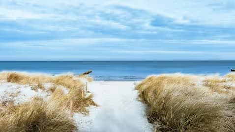 8 Polskich Plaż Bez Tłumów – Urlop Nad Bałtykiem 🌅🇵🇱