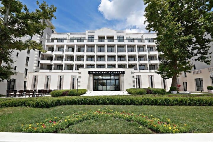 White Rock Castle Suite Hotel And Spa