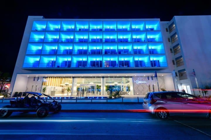 Seasons Hotel By Tasia Maris