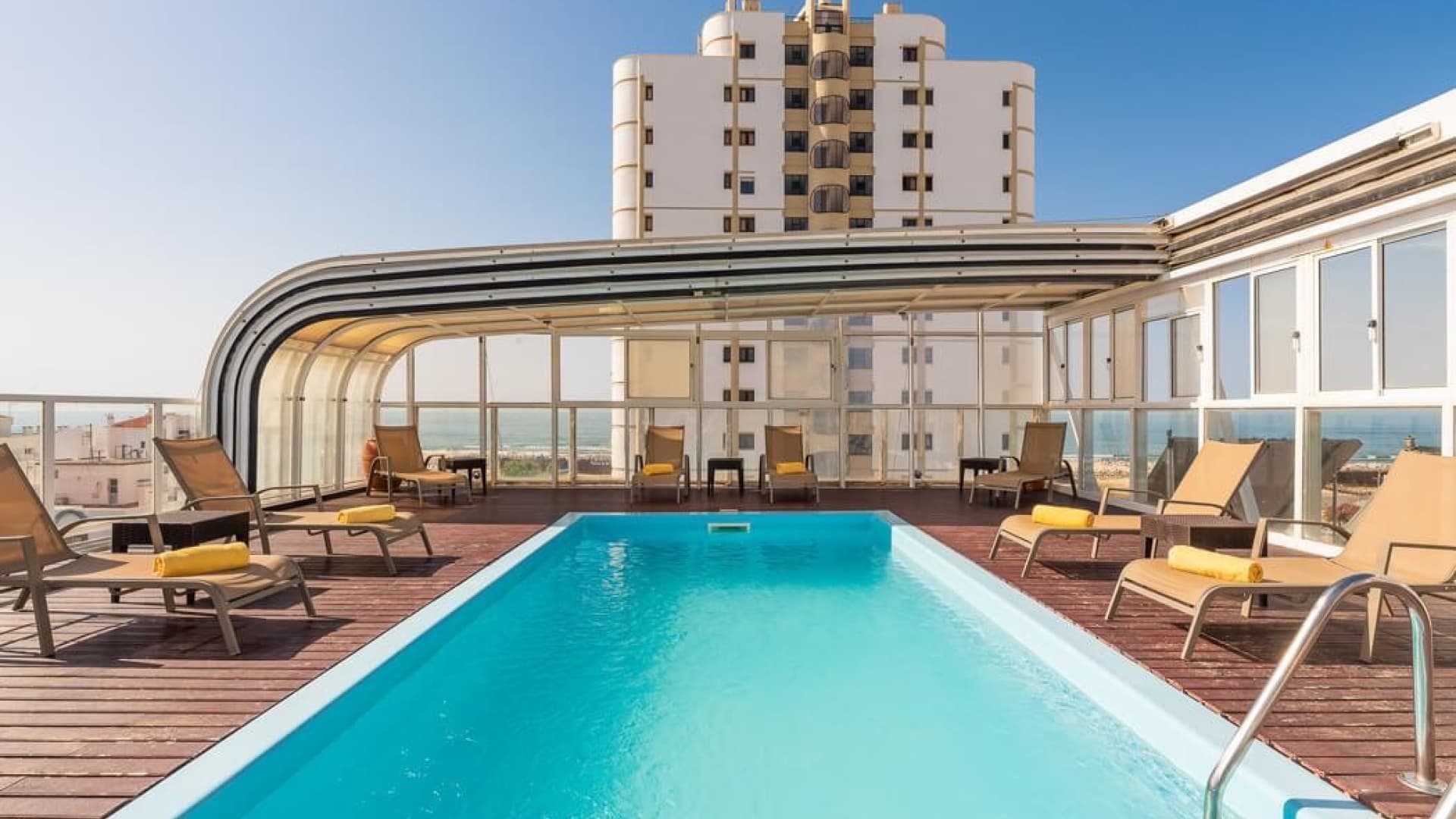 Last Minute Portugalia! 🇵🇹 Hotel ⭐⭐⭐ z Lotami w Dwie Strony i Wyżywieniem (HB)! 🥘