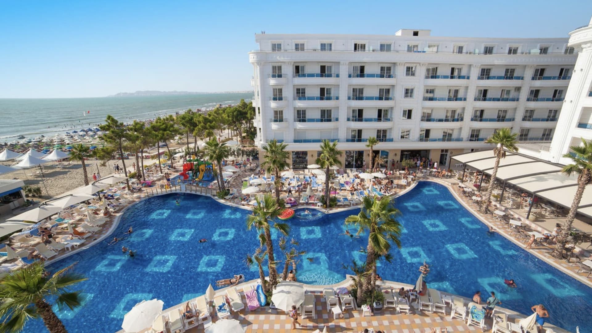 🇦🇱 Luksusowy Wypoczynek nad Morzem w Albanii: Loty + 4 Dni w Hotel Grand Blue Fafa! 🌞