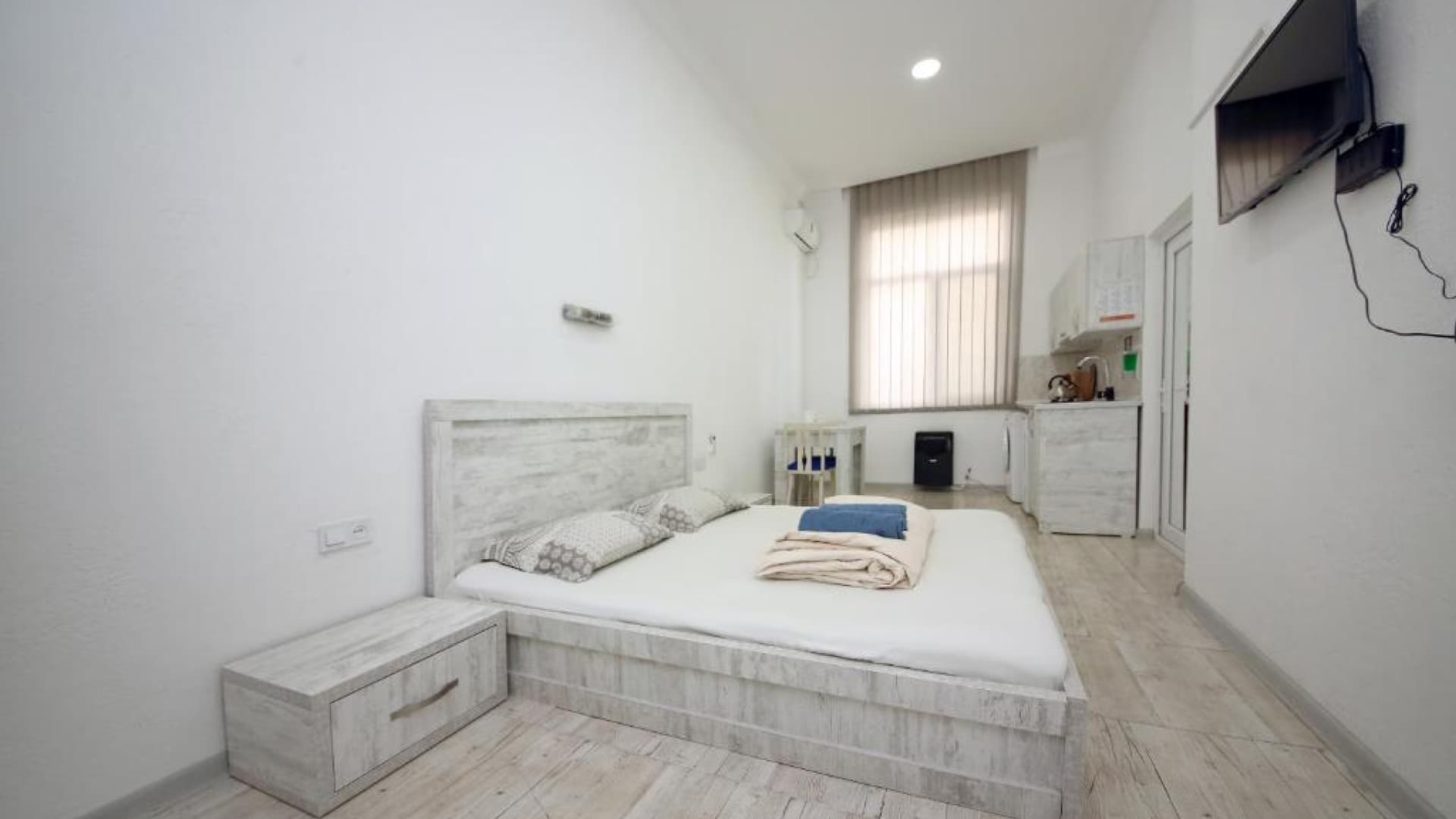 Magiczna Gruzja w Styczniu! 🇬🇪 Loty i Apartament z Widokiem na Góry wokół Kutaisi 💫🏨✈️