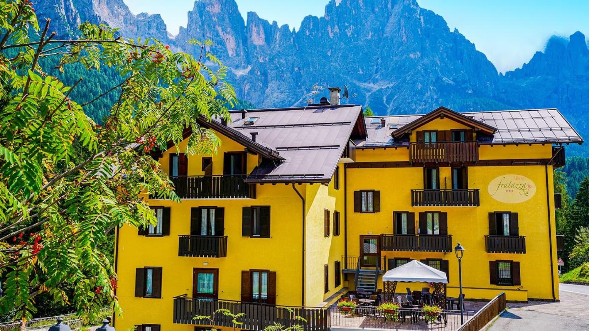 Narty we Włoszech! 🇮🇹⛷️ Hotel na 8 Dni 🏨 + Loty w Dwie Strony ✈️ + 2 Posiłki 🍽️