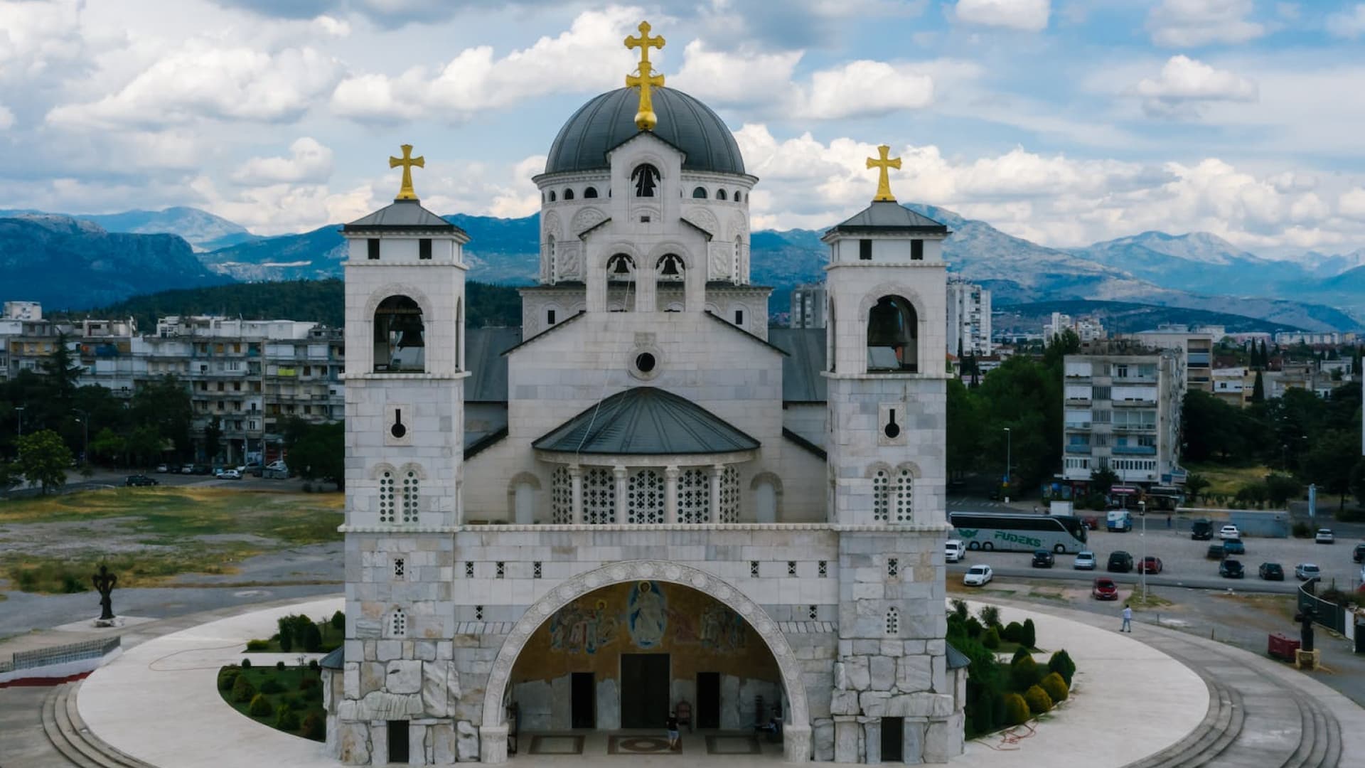 🌄✈️ Poznajcie piękno Czarnogóry! Tanie Loty z Krakowa do Podgoricy! 🇲🇪