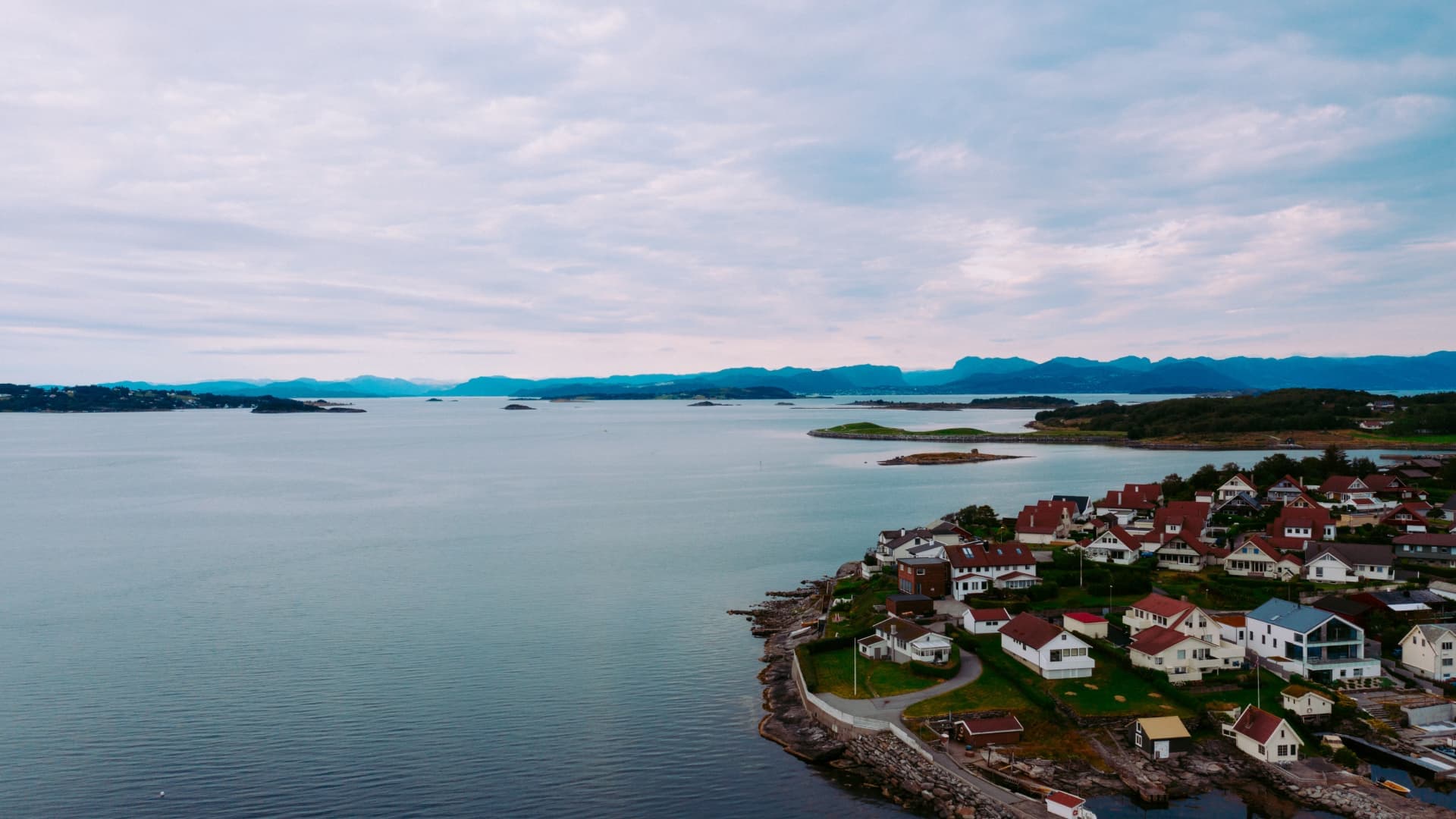 🍂 Stavanger w Listopadzie 🇳🇴 Loty z Gdańska już od 96 zł w Dwie Strony!