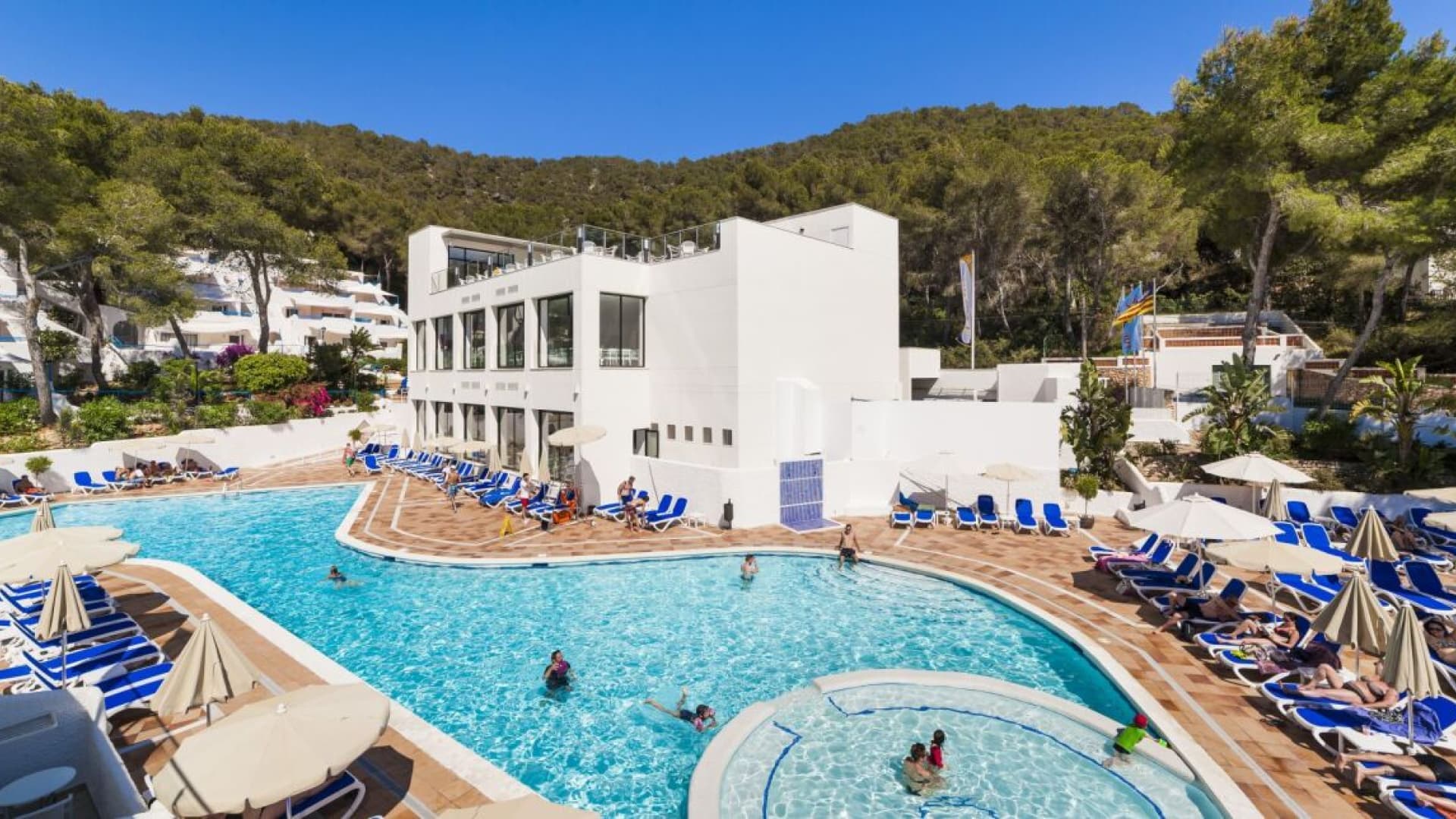 Tydzień na Ibizie! 🇪🇸 Hotel ⭐⭐ z All Inclusive + Loty z Warszawy ✈️
