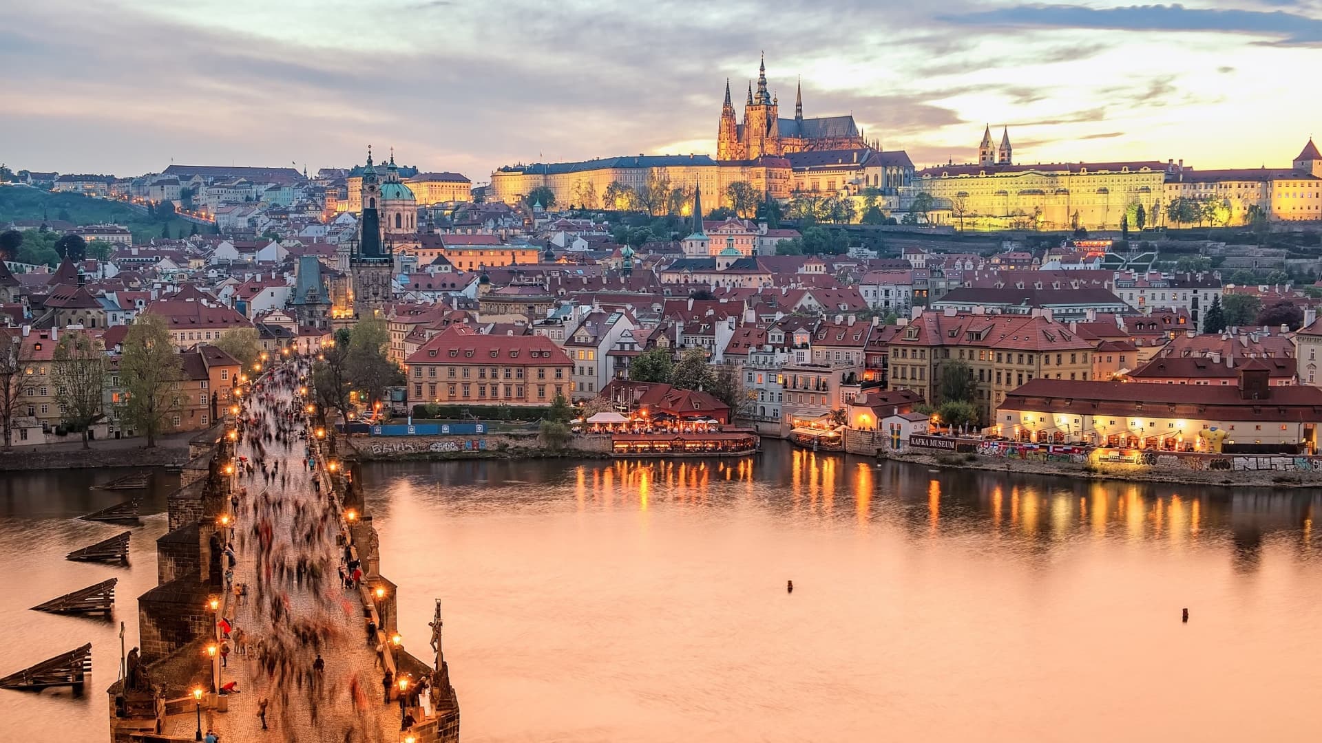 Tydzień w Czeskiej Pradze! 🇨🇿 W Pakiecie Hotel 🏨 oraz Loty ✈️ w Dwie Strony