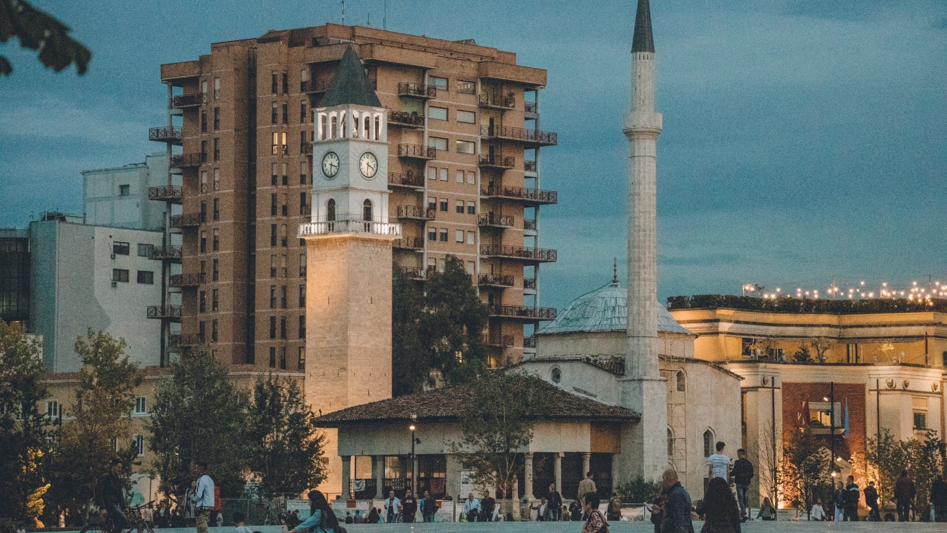 Tydzień w Tiranie (Albania)! 🇦🇱 Pakiet: Loty ✈️ w Dwie Strony + Nocleg 🏨 (Marzec) 🌸
