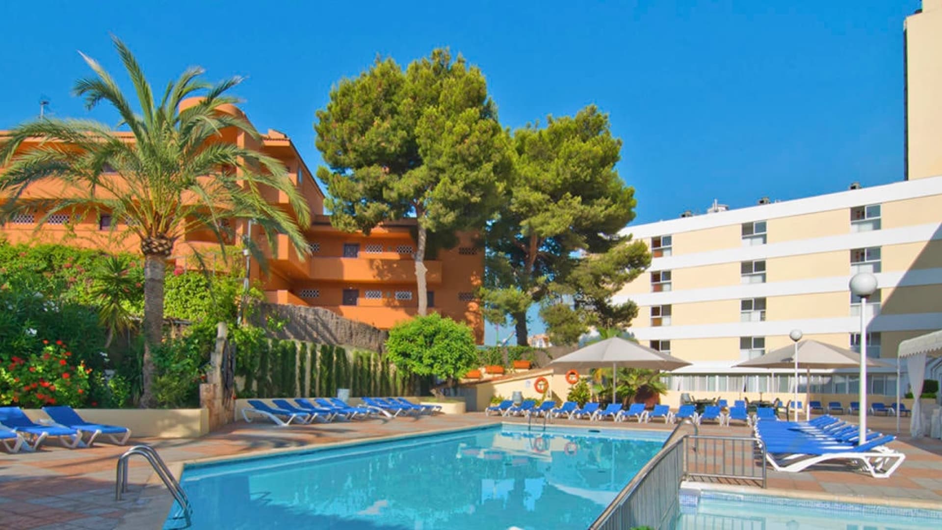 Wakacje Last Minute na Majorce! 🇪🇸 Loty w Dwie Strony, Hotel ⭐⭐⭐ oraz Wyżywienie 🥘
