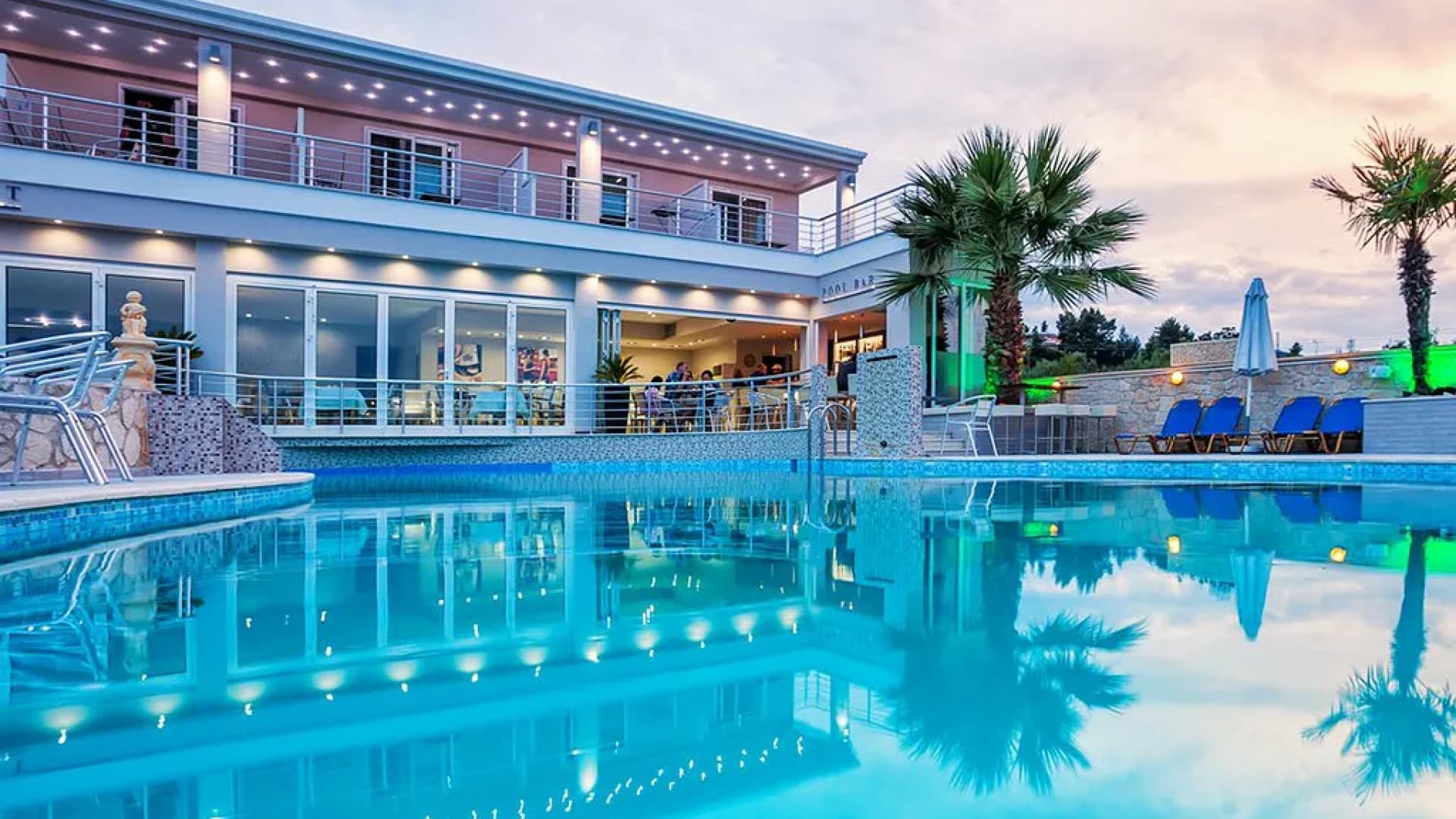Wakacje na Chalkidiki 🇬🇷: Hotel ⭐⭐⭐, Wyżywienie (HB), Loty w Dwie Strony ✈️