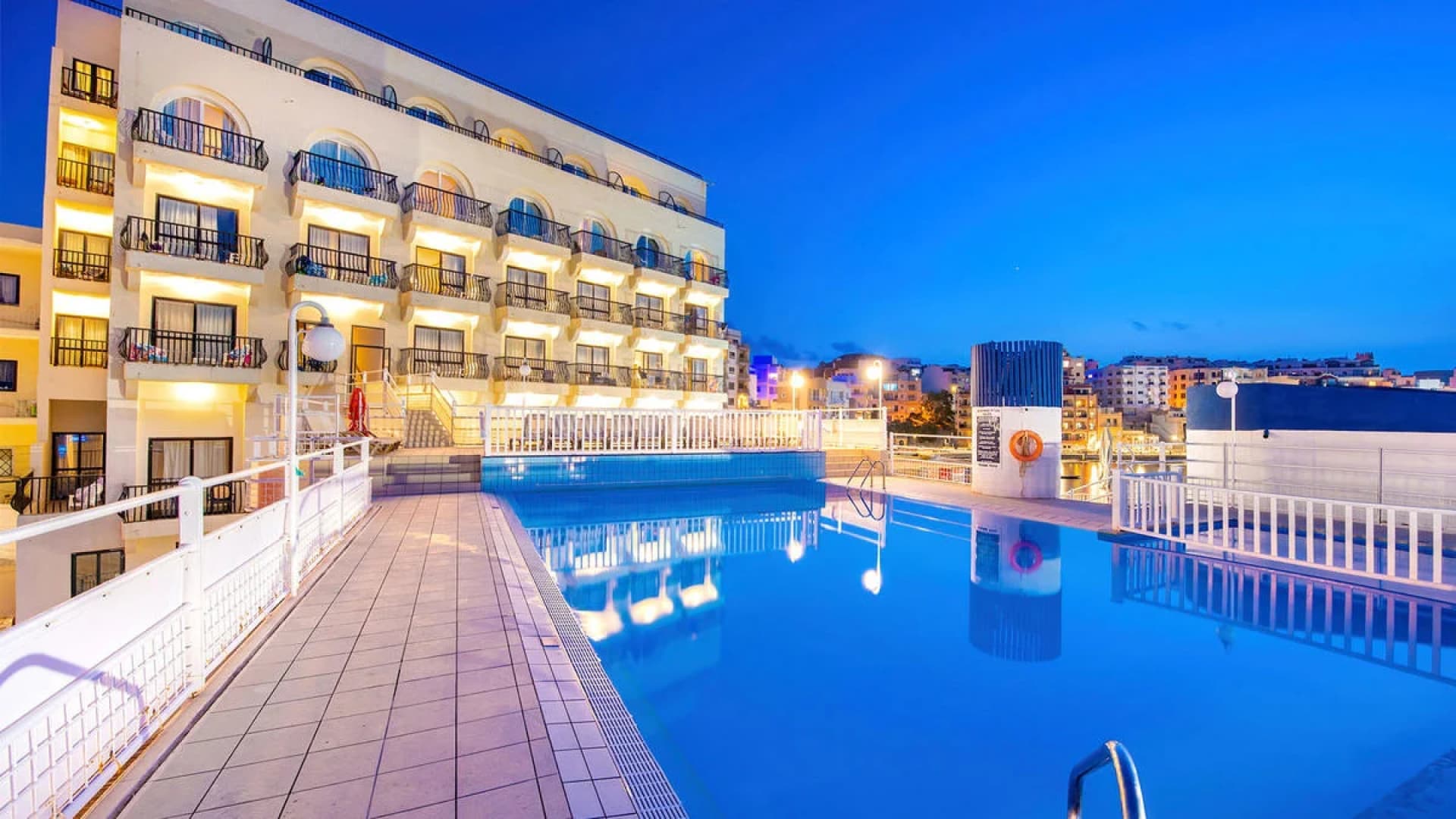🏖️ Wyjątkowa Podróż na Maltę 🇲🇹: Loty z Warszawy ✈️ + 4 noce w Gillieru Harbour Hotel ⭐⭐⭐
