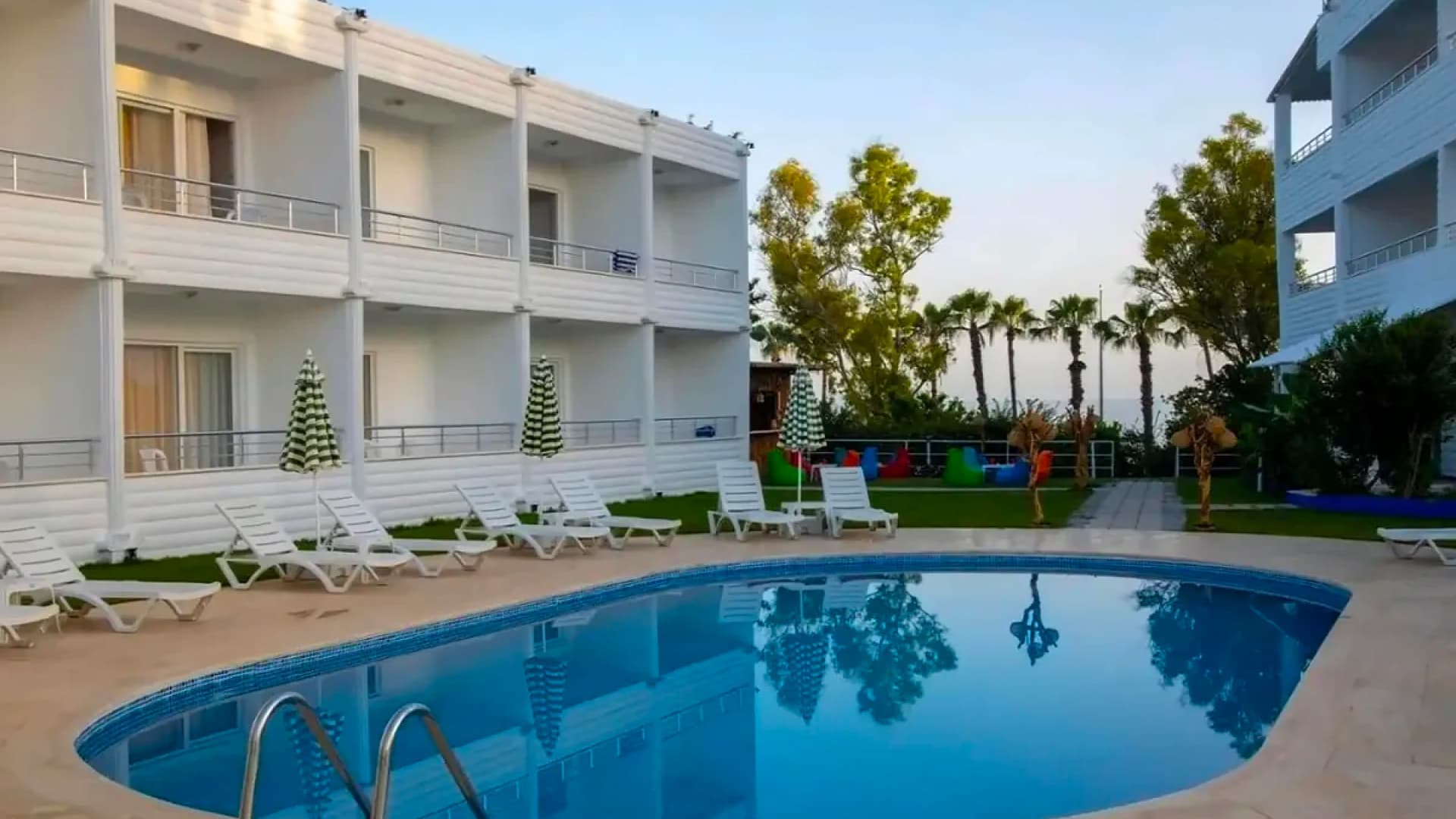 🇹🇷 14 Dni na Riwierze Tureckiej! Loty w Dwie Strony + Hotel ⭐⭐⭐ z Wyżywieniem (HB)