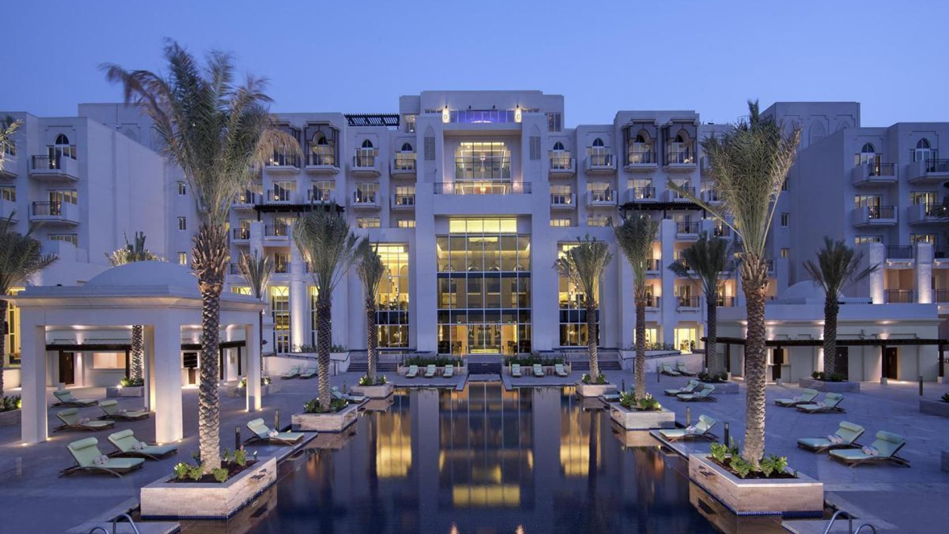 5 Dni w Abu Dhabi! Pakiet: Loty w Dwie Strony ✈️ + Hotel ⭐⭐⭐⭐⭐ + Śniadania 🍳🥐