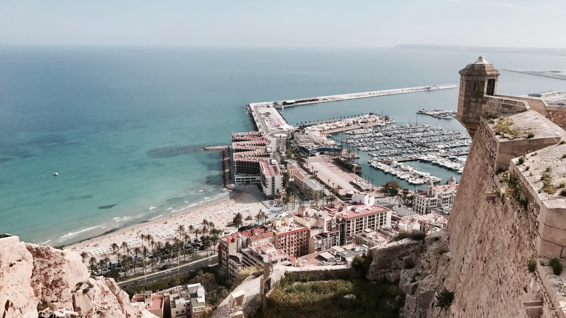 Alicante, Hiszpania. 🇪🇸✈️ Loty w Dwie Strony + 🏨 Hotel na Weekend! 624 PLN/os! 🌴🌞