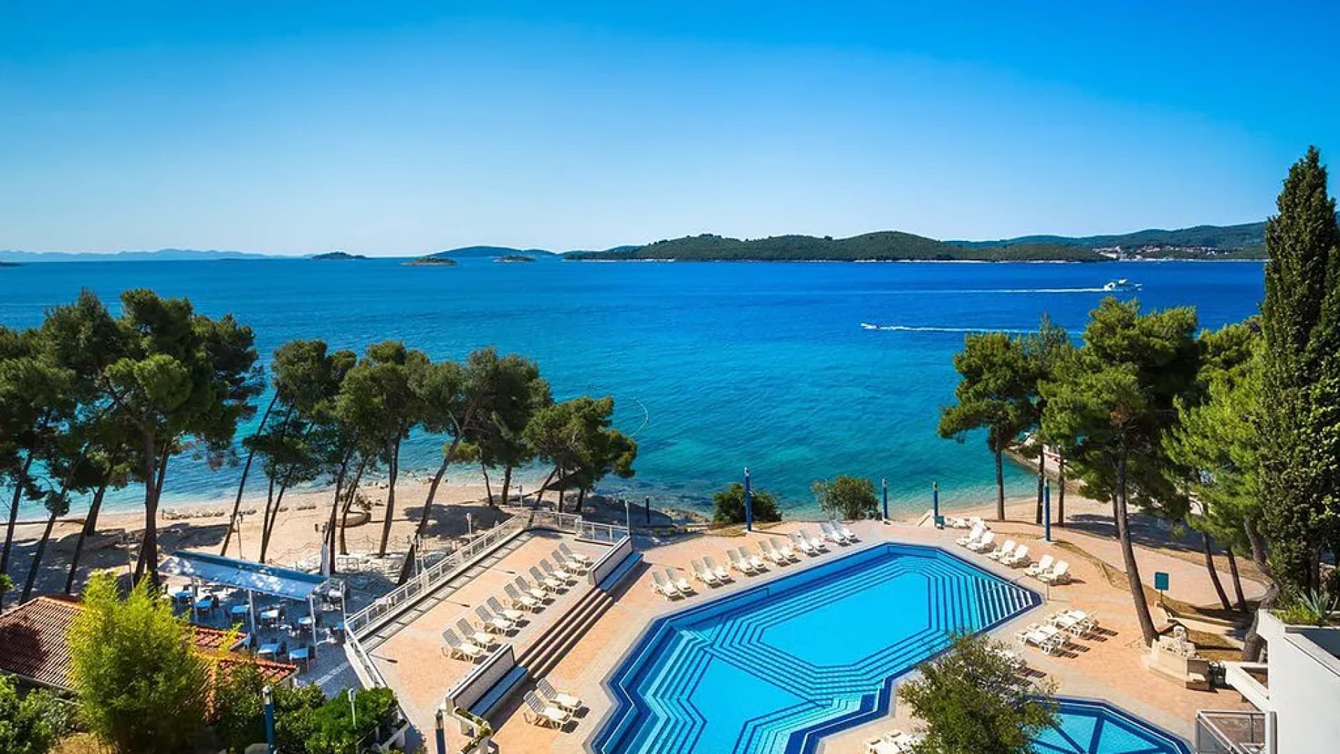 All Inclusive Light w Dalmacji! 🇭🇷 Hotel ⭐⭐⭐⭐ i Loty w Dwie Strony z Krakowa ✈️