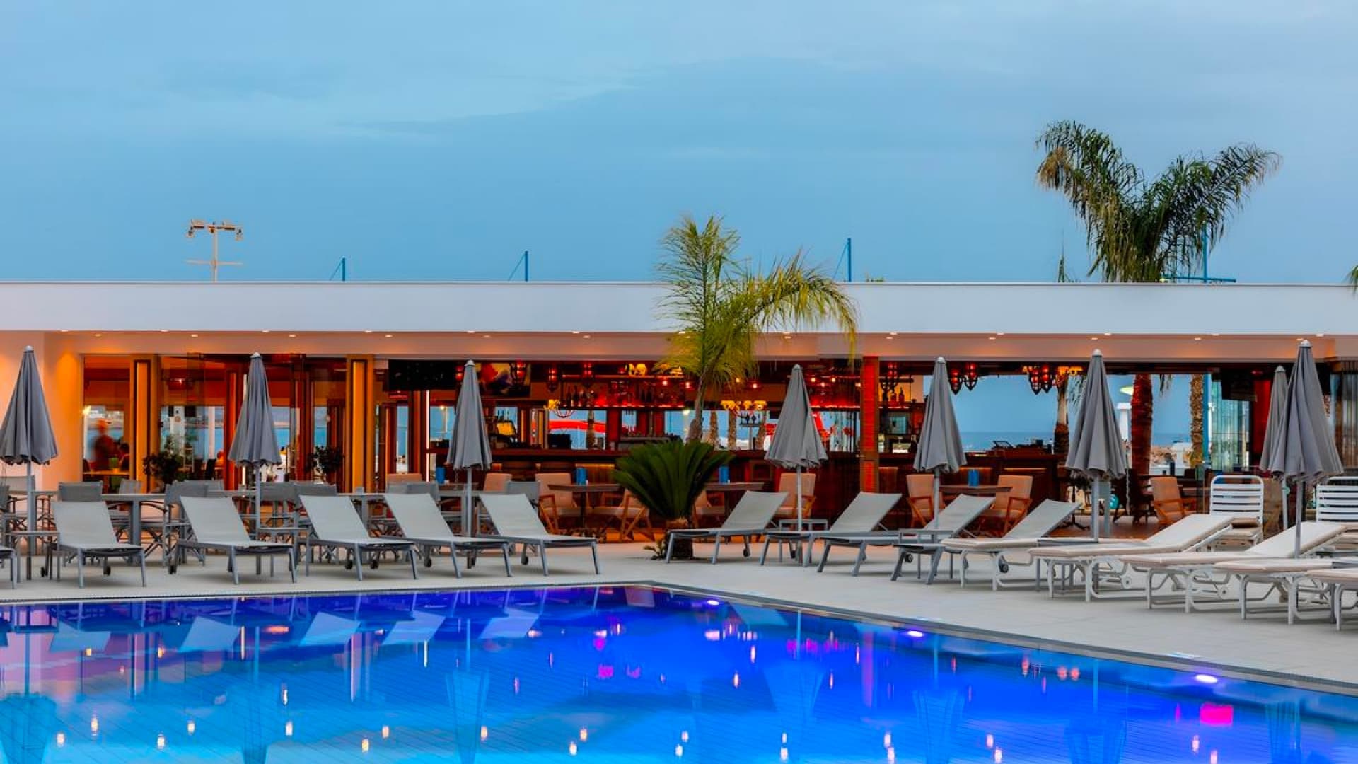 🇨🇾 Cypr, Larnaka! Last Minute: Hotel ⭐⭐⭐⭐ + Loty ✈️ w Dwie Strony + Śniadania 🍳