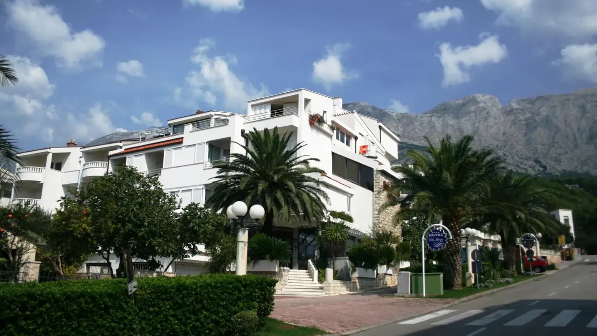 KWIECIEŃ! Tydzień w Chorwacji! 🇭🇷 Hotel 4⭐ w Dalmacji, Loty w Dwie Strony i Wyżywienie! 🍲