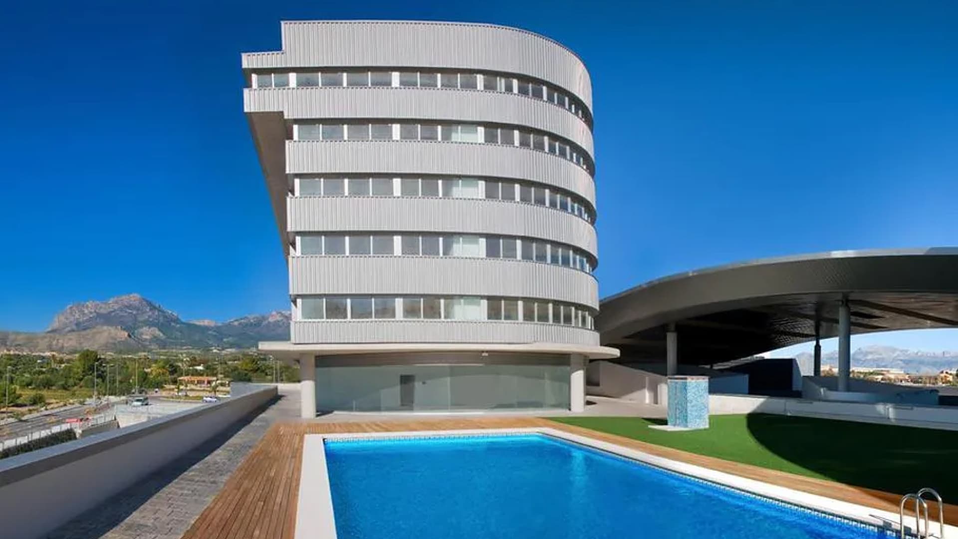 Last Minute! 🇪🇸 Costa Blanca! ✈️🏖️🏨 Pakiet z Lotami, Hotelem ⭐⭐⭐⭐ i 2 Posiłkami!