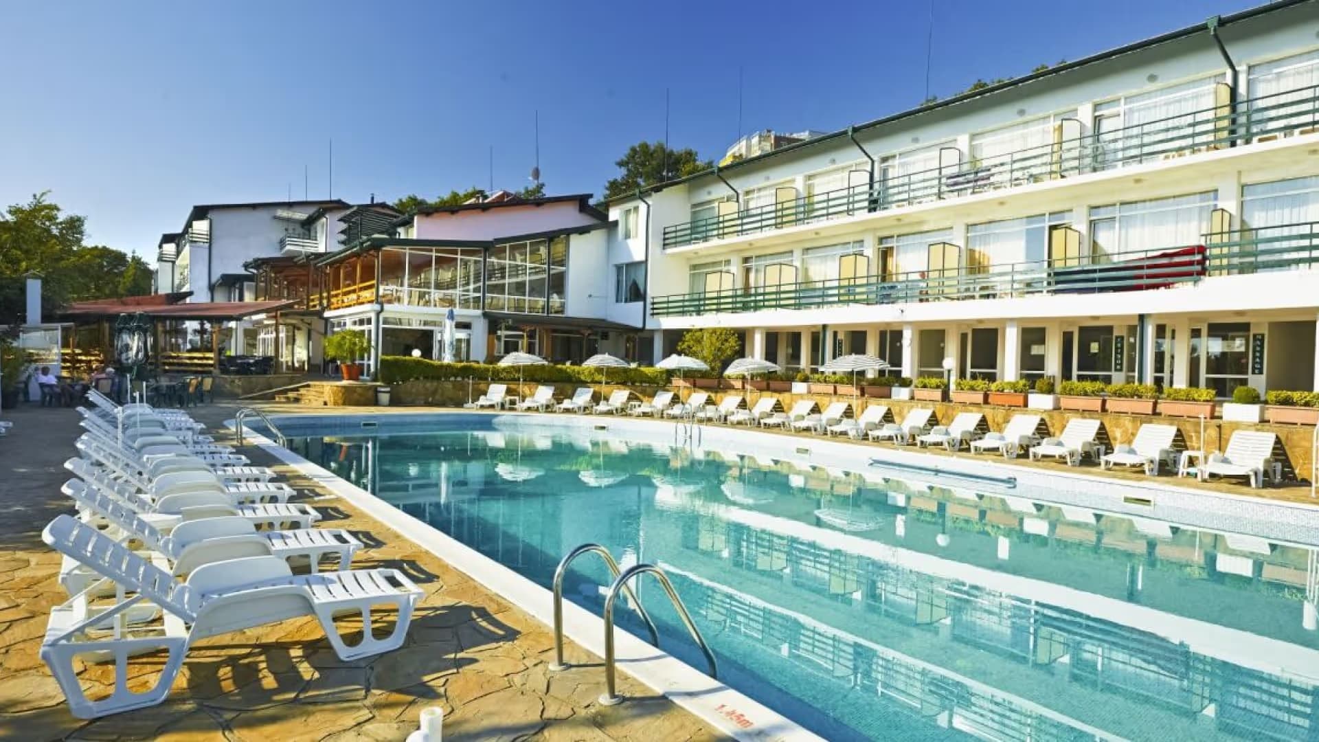 Złote Piaski Czekają 🌞: All In na Wrzesień! 🍹