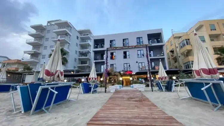 Albańskie Wybrzeże w Durres: 7 Dni w Hotelu Alion 🇦🇱🏖️