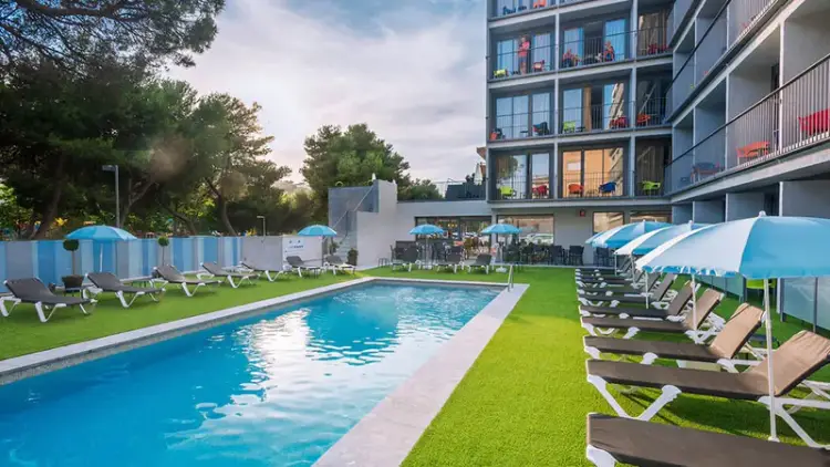 Costa Brava na 7 dni: Hotel GHT Sa Riera w Tossa de Mar 🇪🇸