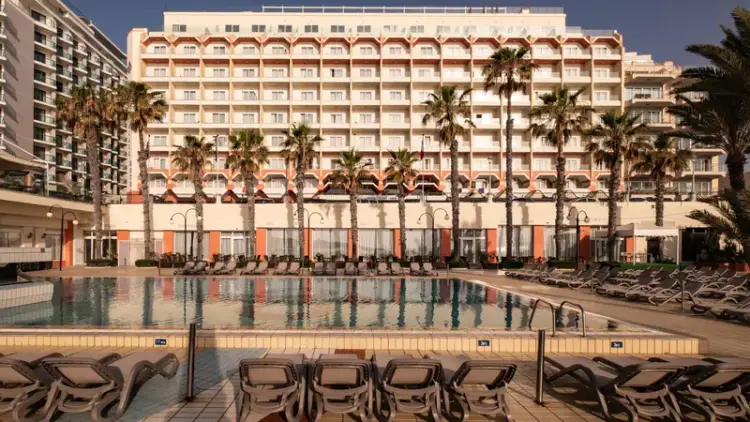 Maltański Relaks w Qawra Palace – 7 Dni w Bugibbie 🇲🇹☀️