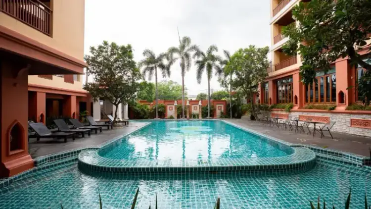 Tajska Przygoda w Pattaya: 7 Dni w Chateau En Ville 🇹🇭🏨
