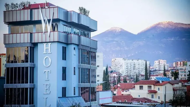 Tirana Pod Lupą: 7 Dni w Albanii w Hotelu New W 🇦🇱