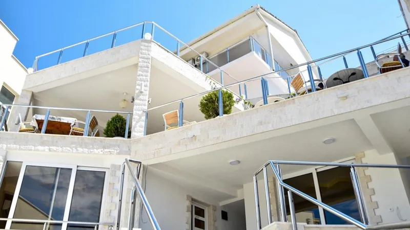 Słoneczna Riwiera Czarnogórska: 7 Dni w Ulcinj 🇲🇪☀️