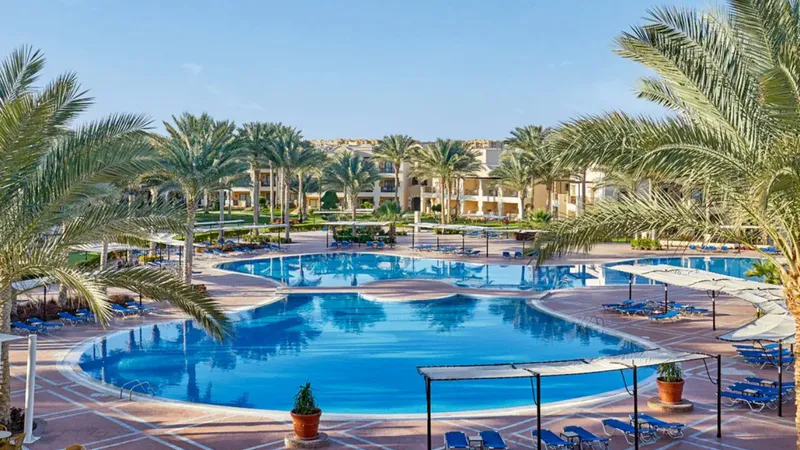 Rajskie 7 dni w Madinat Coraya: Jaz Lamaya Resort z rewelacyjną oceną 🇪🇬✨