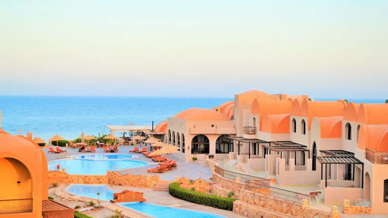 Egipskie Wybrzeże w Rohanou Beach Resort — 10 Dni Relaksu 🇪🇬