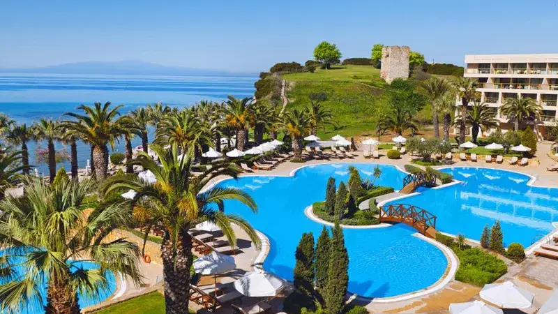 Luksusowe 7 dni w Sani: Słońce i relaks na Chalkidiki 🇬🇷☀️
