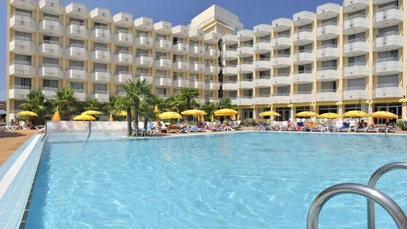 Costa Brava w Październiku: 7 Dni w GHT Oasis Tossa 🇪🇸🏖️
