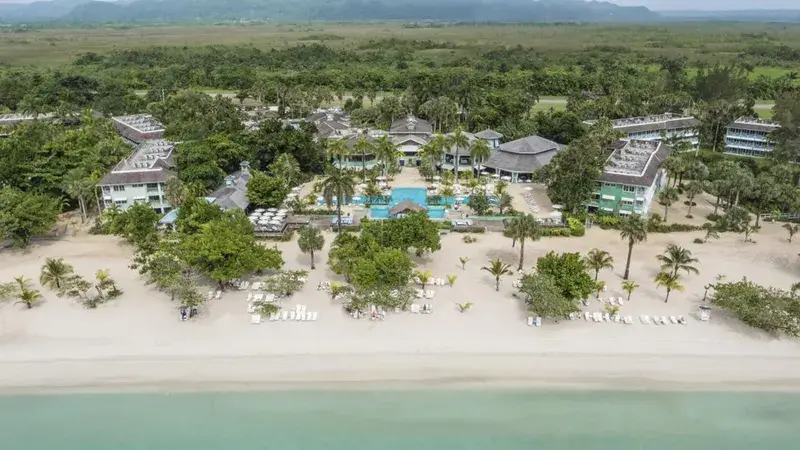Jamajskie Wakacje w Negril: 7 Dni w Couples Negril 🇯🇲🌴