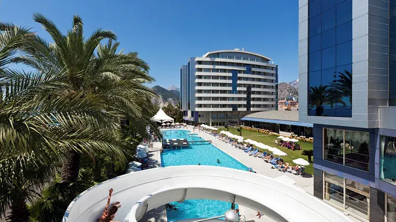 Słoneczna Antalya na 7 dni: Komfortowe All Inclusive w Porto Bello 5★ 🇹🇷☀️